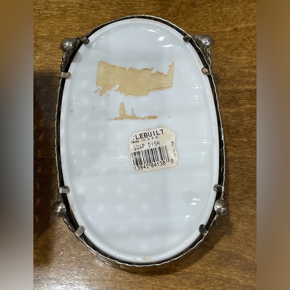 Vintage Stylebuilt vanity set Tissue holder& soap dish. - Picture 7 of 12